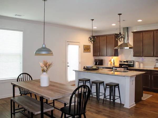 $1,550 / 3br - 2668ft2 - 5406 Town Square Way FOR RENT ASAP (Flowery Branch)63921561327746122