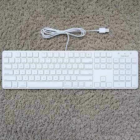Macally slim USB wired 104 key layout full size keyboard for Mac or PC 1