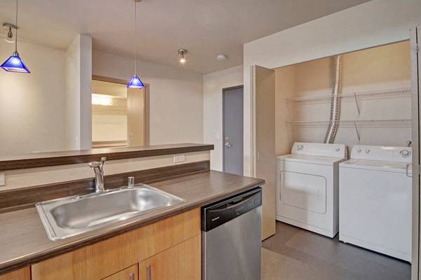 $2,373 / 1hab - 637ft2 - en Seattle WA, 1 Habitación, Soportes para bicicletas (620 North 34th Street, Seattle, WA)63850642568579121