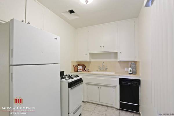 $1,695 / 300ft2 - Studio in West Los Angeles~ Hardwood Floors~ BBQ Grill~ Pool (West Los Angeles)63701074299265124