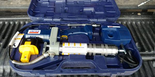 Lincoln grease gun 1