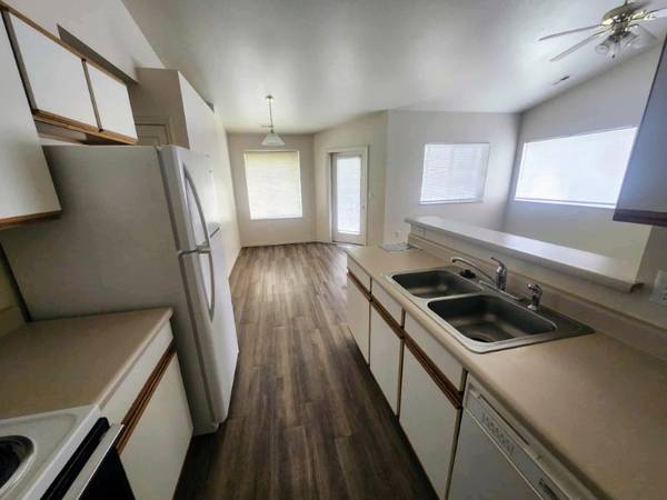 $1200.00 / 2br - Amplio y luminoso apartamento de 2 dormitorios y 2 baños en alquiler en la planta superior i63697282380929122