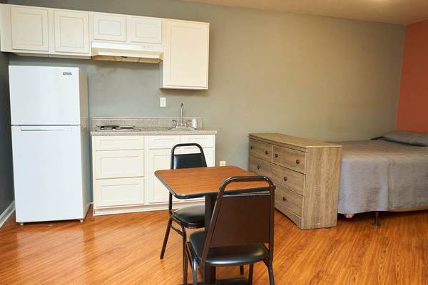 Flat Screen TVs, Siegel Rewards Program, WiFi access 1