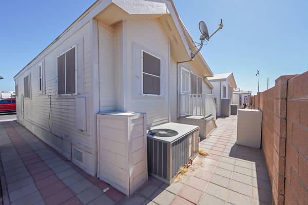 $65,000 / 1br - 700ft2 - Escape to Warm Winters in This Charming 1-Bedroom + Office (Yuma)64214139123715122