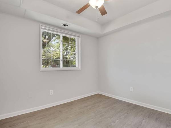 $1,680 / 1br - Patio/Balcony, On-Site Maintenance, 1/bd (5815 Marlboro Pike, Forestville, MD)64040024994433122