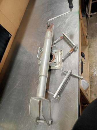 4 trailer jacks 1