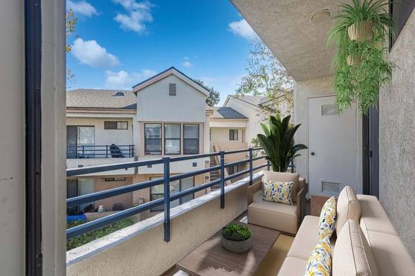 $2,895 / 2br - 1000ft2 - Thoughtfully Designed, Dishwasher, Two Spas63800428262787122