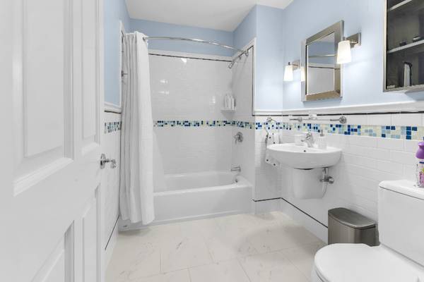 $2895.00 / 3br - 1375ft2 - Stylish Modern 2BR in 1858 Bldg Main St Flemington63762871356929122