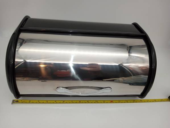 Breadbox. Bread box. 1