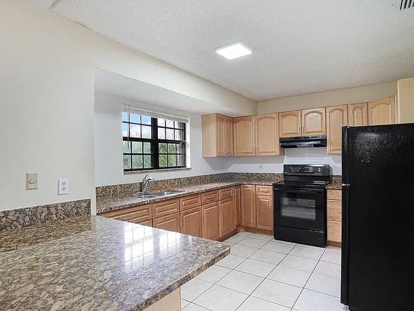 $1,000 / 3br - 1360ft2 - Gorgeous and peaceful family home (1380 SE Starklake Court, Port Saint Lucie, FL 34952)63867159086465122