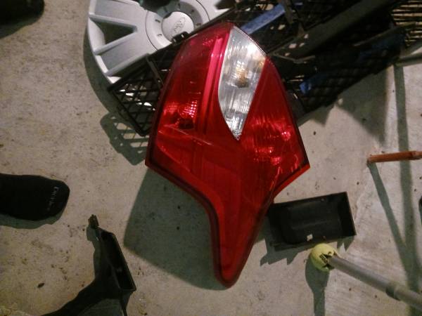 2012-2014 ford focus tail light 1