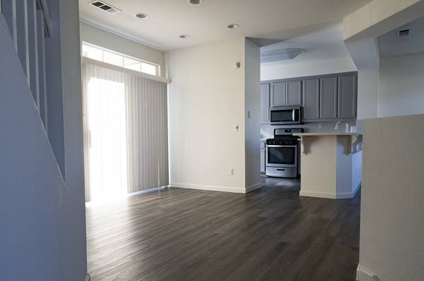 $4,500 / 3br - 1965ft2 - Spacious Town home (1965+ Sq. Ft.). Walking distance to BART (fremont / union city / newark)64030485382787123