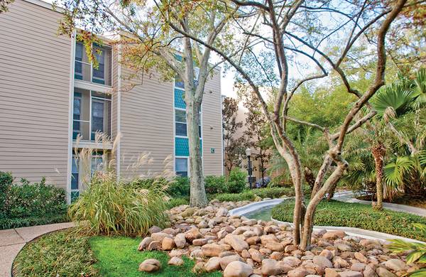 $1,240 / 1br - 722ft2 - "Se habla Espanol" 1 Bedroom with Bonus! 1st Floor! (Williams Blvd.)63881896007297124
