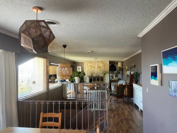3 Bedroom 1.5 Bath Furnished Unit with sweeping views of Howe Sound 5