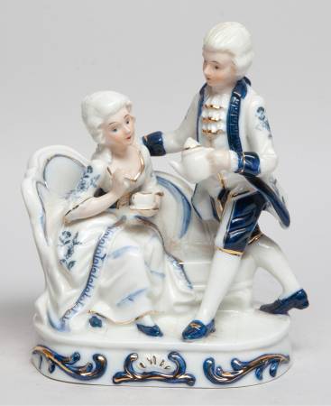 Porcelain sculpture, serving tea 1