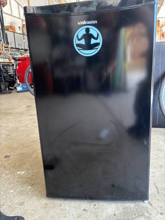 Mini Fridge 1