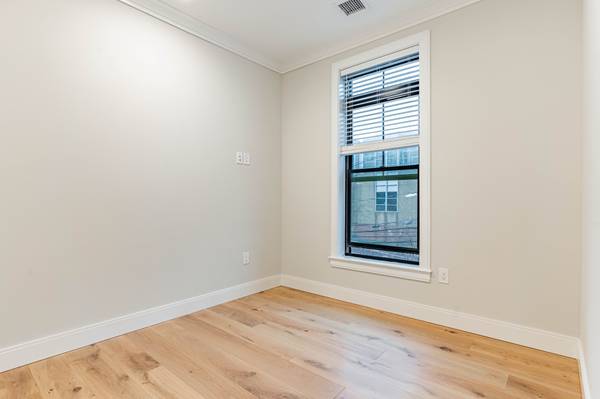 $5,295 / 4br - 1356ft2 - 4 habitaciones renovadas en Allston por $5,295 DISPONIBLE AHORA SIN COMISIÓN (Allston)63655235785859123