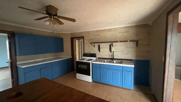 $1025.00 / 3br - 1200ft2 - $1025 -For Rent- 409 Mammoth Cave St. Cave City, KY64018298268545122