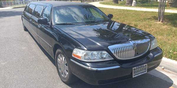 2005 Lincoln Towncar 120 limousine by Federal - $5,995 (Washington, DC)63616473720579120