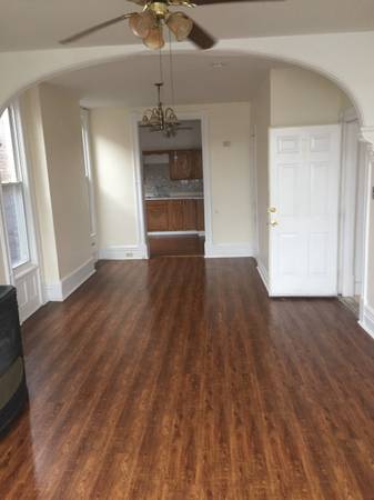 Generous 5 Bedroom, 2 Bathroom Second floor apatment Watervliet 1