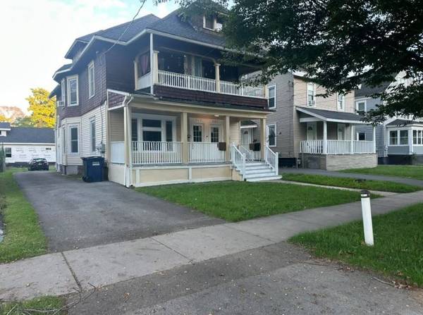 Newly Renovated Spacious 2-Bedroom Apartment Near  Reading 1