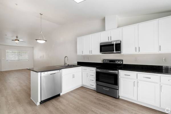 $1,733 / 1br - 934ft2 - Settle into comfort just in time for this holiday season! (Reno)63682291843457121