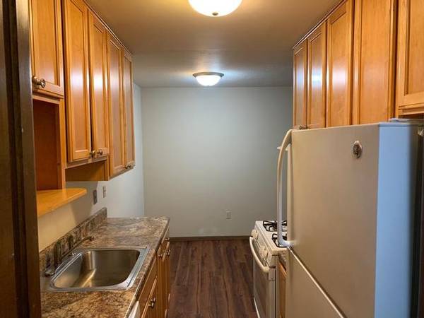 $1,300 / 1br - 750ft2 - AC, Refrigerator, On-Site Management, Laundry Facilities63990232175235123