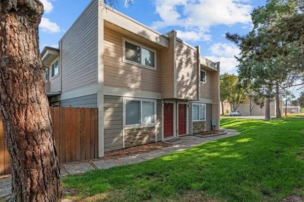 $1,175 / 1br - 480ft2 - BBQ Grilling Area, LVP Flooring*, High Speed Internet Access, Pool63794945815425123
