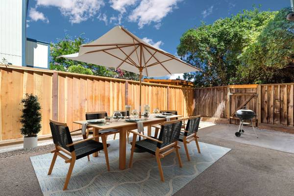 $2,705 / 1br - 647ft2 - Just Minutes from Shopping and Dining! (campbell)63946670602883123