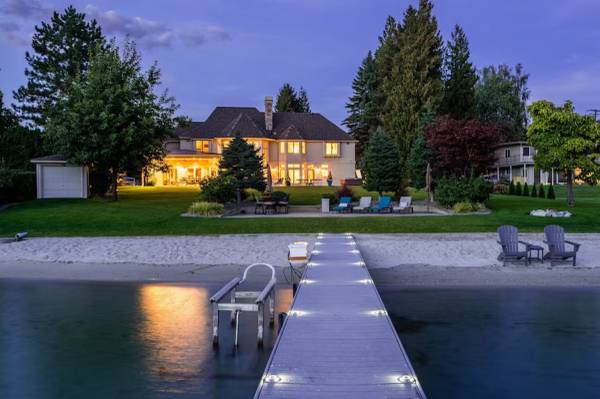 $1 / 5br - Lakefront Cabin with Breathtaking Views, Free WiFi, Fireplace, and Private Dock (Chelan)63886983537027120