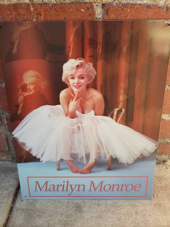 Vintage Retro Metal Poster Pin Up, Marilyn Monroe w/Pug - House Decor 1