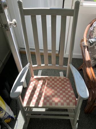 Vintage wooden rocking chair 1
