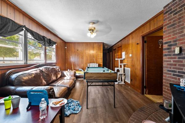 $175,000 / 3br - 1520ft2 - PRICE REDUCED!! 3 Bed 1.5 Bath Brick Ranch (Burlington)64027277180803124