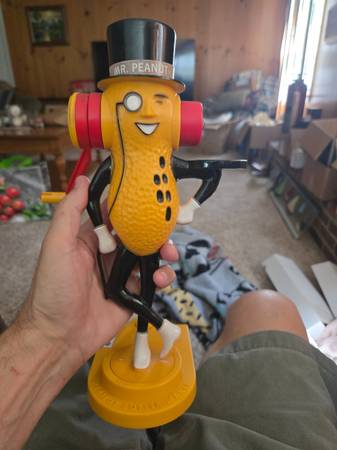 Mr peanut plastic peanut butter maker 1