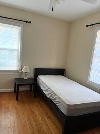 $875 / 1br - 110ft2 - Monthly Rental - OK. Small Room Available - 1mi Metro / DCA Airport (Arlington, VA (Crystal City))64040193500161122