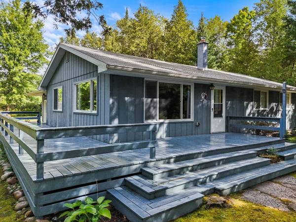$1,995 / 3br - 1500ft2 - Very desirable home on the main Stream of the AuSable for rent. (Grayling)64037895561858122