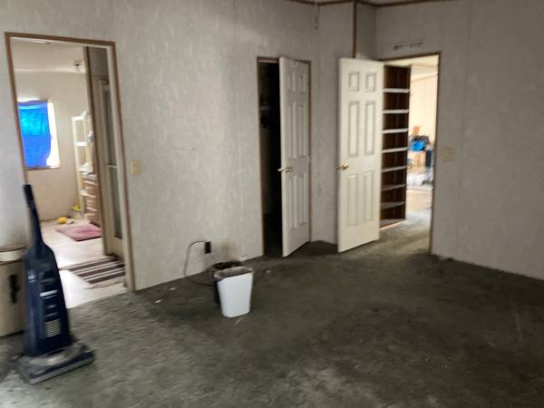 $45,000 / 3br - 1248ft2 - 1993 HOM DW 3x2 MH con 2 cobertizos en la parte trasera (Whitney MHC)63823025813505124