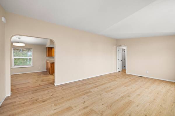 $229,900 / 3br - 1820ft2 - 11-1017 WOW! This home is Amazing! Total Remodel! 3brm/2ba Home in 55+ (PORTLAND)64170668142081122