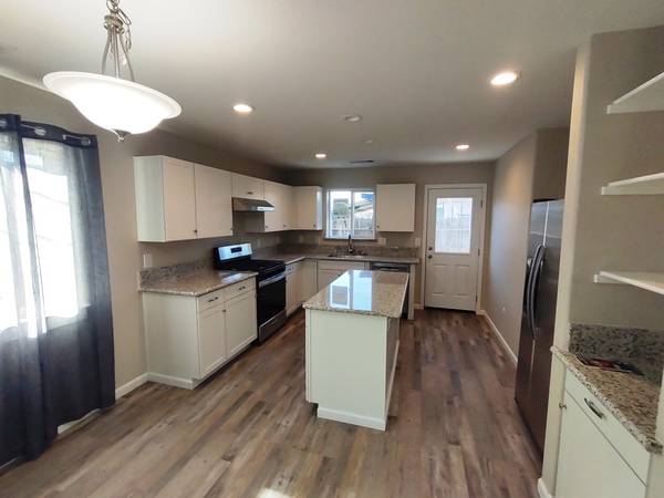 $1,475 / 2br - 1000ft2 - Beautiful 2/1 with solar (Exeter)63809864791169122