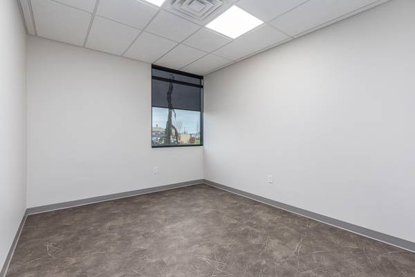 $661 / 94ft2 - PERSONAL SALON SUITE- AVAILABLE 11/1! (Kennewick)63686597206913121