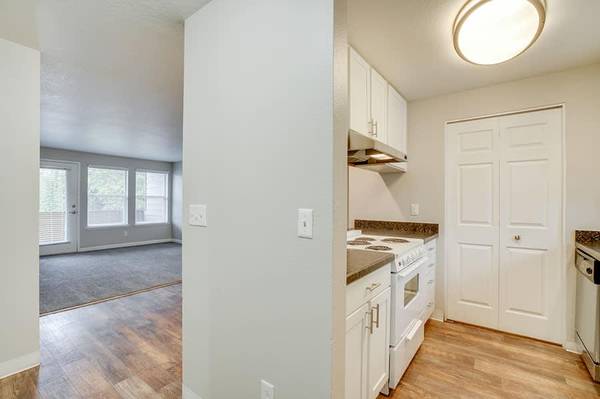 $1,740 / 2br - 975ft2 - Cozy Up Next To Your Wood Burning Fireplace At Township! (Canby)63831535554179121