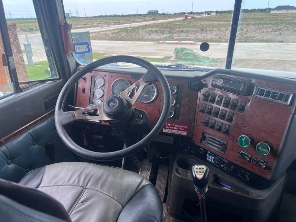 1996 International truck - Photo 6