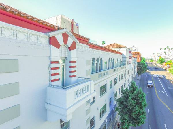 $2195.00 / 1br - 603ft2 - The Abbey Koreatown...Gorgeous Newly Remodeled One Bedroom...MOVE IN S63998004424579122