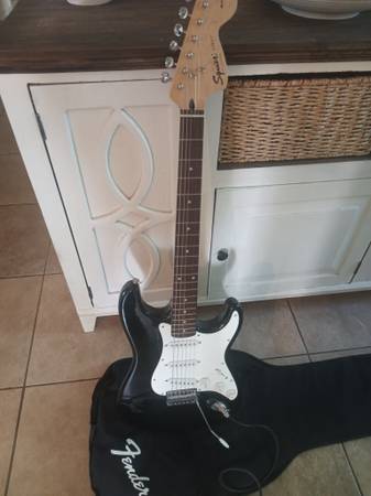 Fender squire affinity guitar with peavy amp 158 rage 1