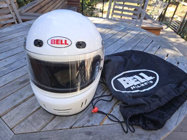 Bell Motorsports Helmet (Medium) 1
