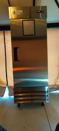 Commercial refrigerator 1