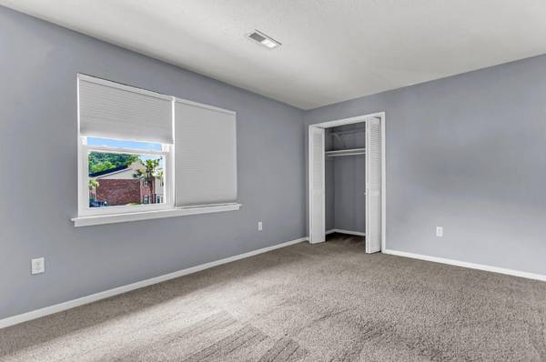 $1850.00 / 2br - 900ft2 - October Special Split Security Deposit $1775 into two payments Frist a64016104537474122