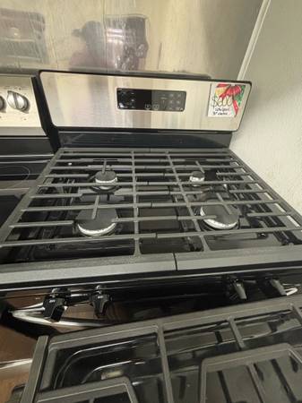 Whirlpool gas range 1