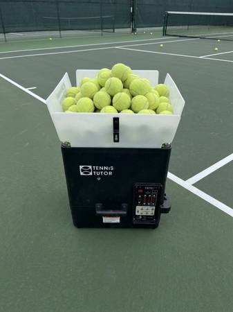 Tennis Tutor Plus new throwing wheels and batteries 1