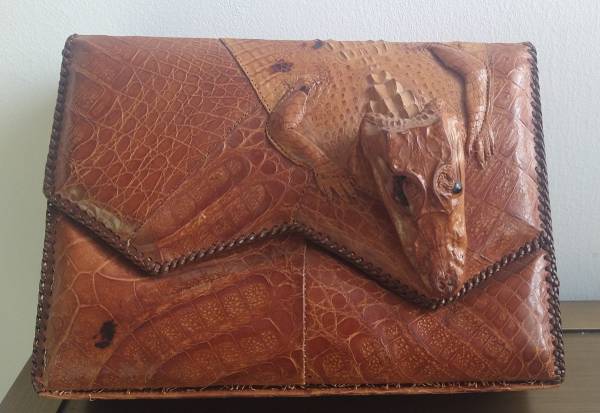 VINTAGE ALLIGATOR HANDBAG 1